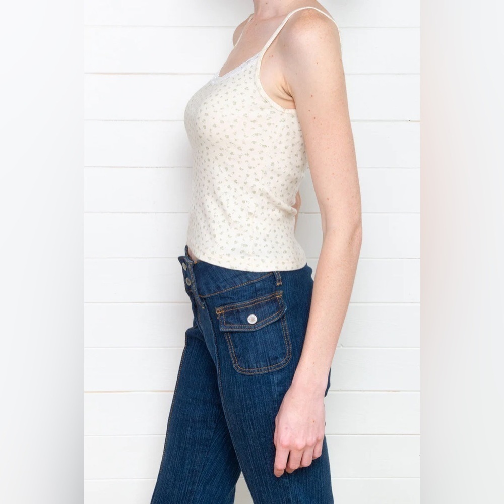 Brandy Melville Skylar Floral Eyelet Tank Top NEW - Picture 2 of 5
